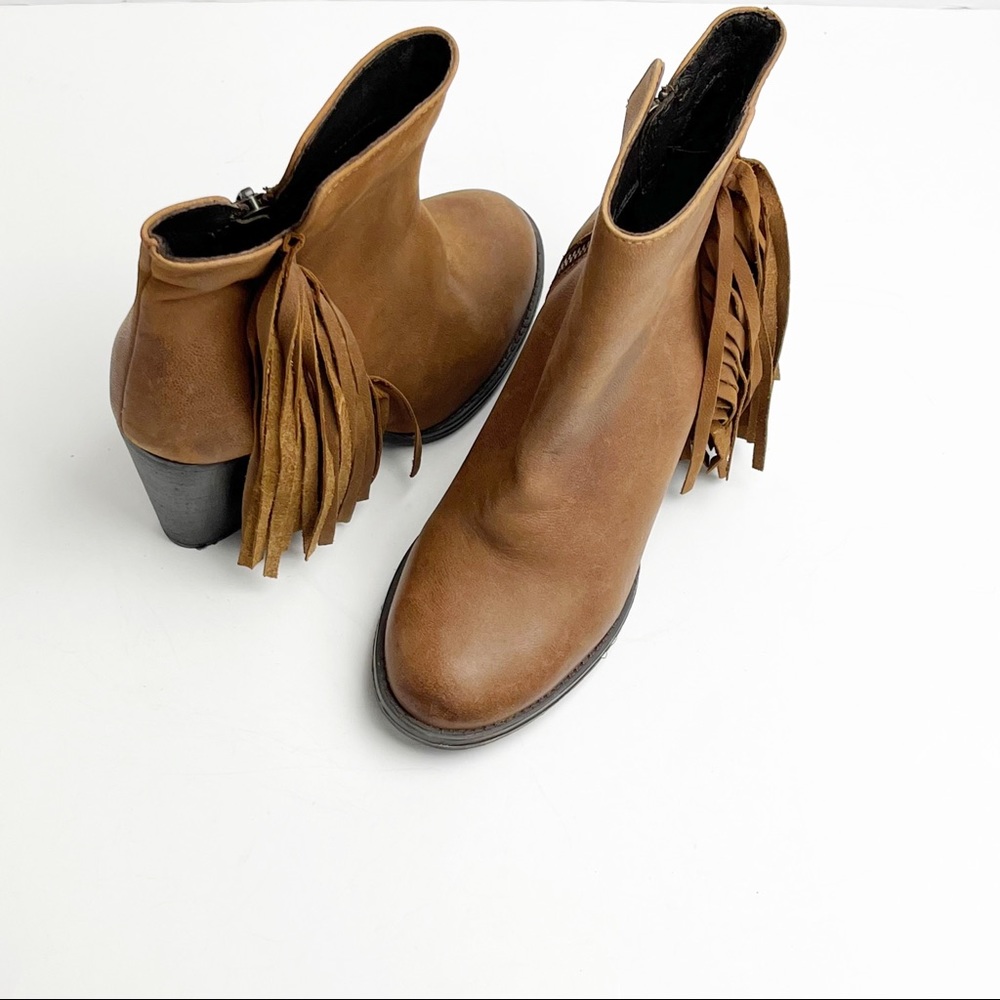 STEVE MADDEN Woodstock Distressed Leather Upper Fringe Booties Size 6.5 Boho